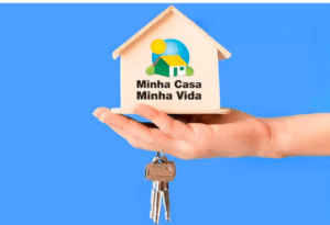 programa habitacional minha casa minha vida, mão segurando miniatura de casa com chaves, com os dizeres do programa habitacional